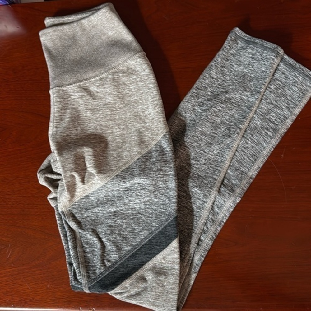 ALO Yoga Gray Geometric Leggings size XS